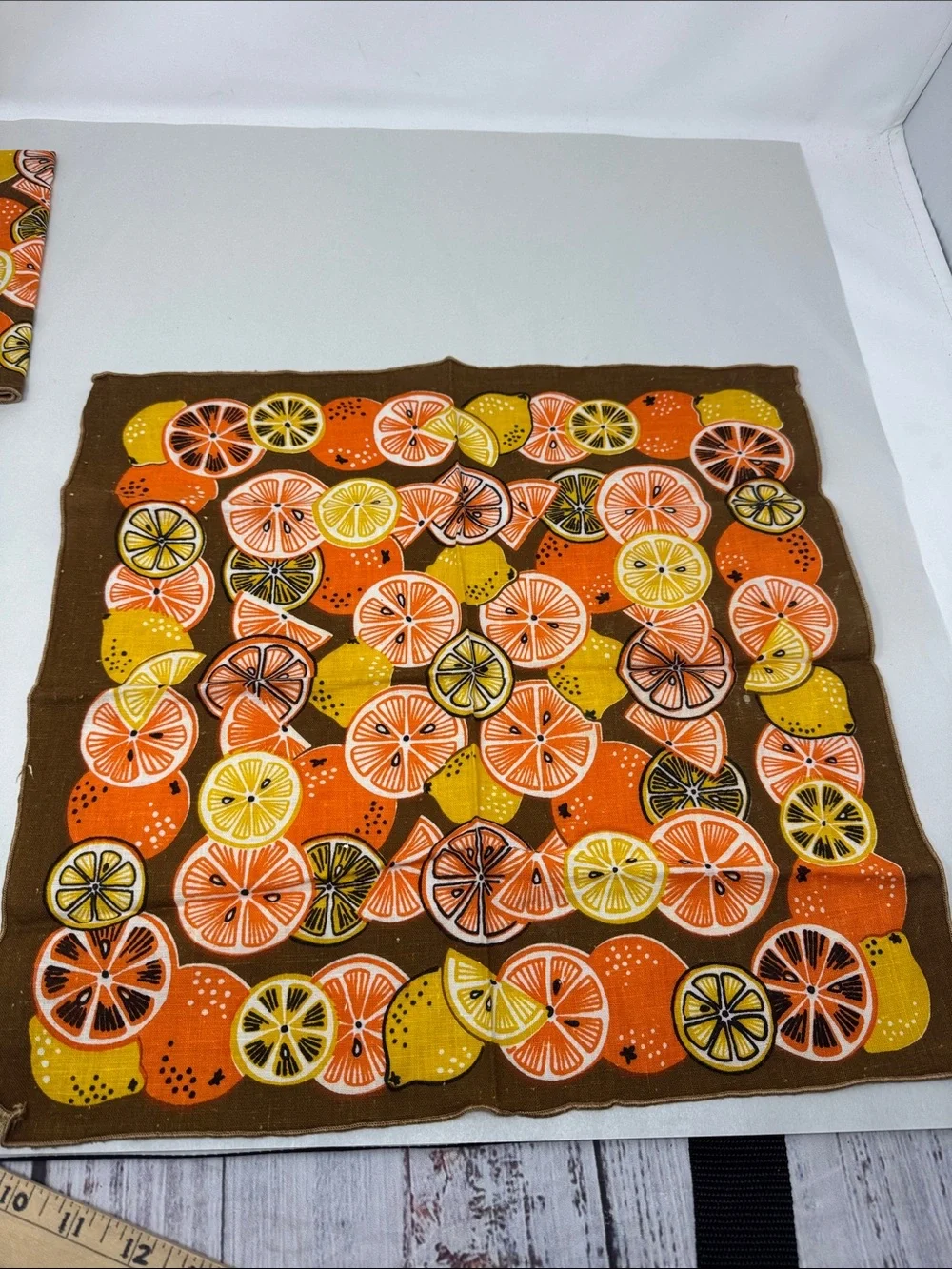 VINTAGE NAPKINS CITRUS PRINT BROWN BACKGROUND ORANGES LEMONS LOT OF 4 60S 70S